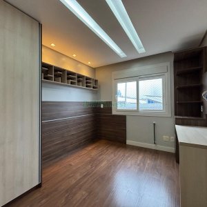 Apartamento com 151m², 3 dormitórios, 2 vagas, no bairro Panazzolo em Caxias do Sul para Alugar