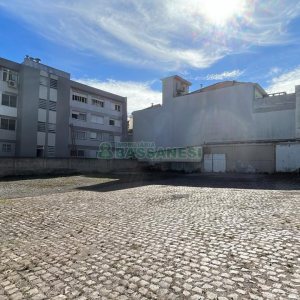 Terreno com 1166m², 1 vaga, no bairro Panazzolo em Caxias do Sul para Alugar