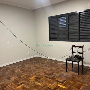 Casa com 200m², 4 dormitórios, 3 vagas, no bairro Nossa Senhora de Lourdes em Caxias do Sul para Alugar