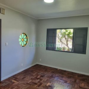 Casa com 200m², 4 dormitórios, 3 vagas, no bairro Nossa Senhora de Lourdes em Caxias do Sul para Comprar
