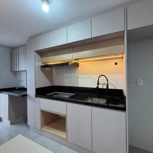 Apartamento com 62m², 2 dormitórios, 1 vaga, no bairro São Leopoldo em Caxias do Sul para Alugar