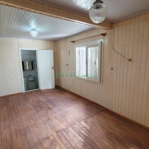 Casa com 142m², 1 dormitório, 1 vaga, no bairro Cidade Nova em Caxias do Sul para Comprar