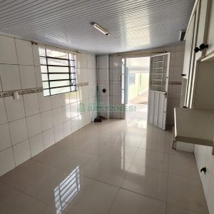 Casa com 142m², 1 dormitório, 1 vaga, no bairro Cidade Nova em Caxias do Sul para Comprar
