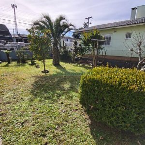 Casa com 142m², 1 dormitório, 1 vaga, no bairro Cidade Nova em Caxias do Sul para Comprar