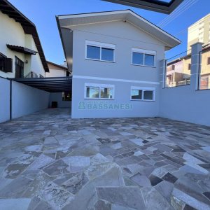 Casa com 80m², 2 dormitórios, no bairro Rio Branco em Caxias do Sul para Alugar