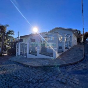 Casa com 100m², 2 dormitórios, 1 vaga, no bairro Rio Branco em Caxias do Sul para Alugar