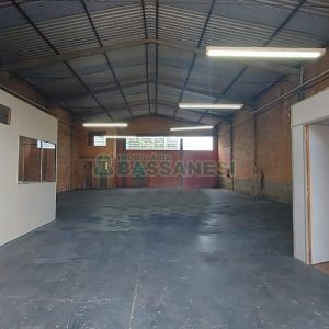 Pavilhão com 300m², no bairro Santa Lúcia em Caxias do Sul para Comprar