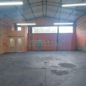 Pavilhão com 300m², no bairro Santa Lúcia em Caxias do Sul para Comprar
