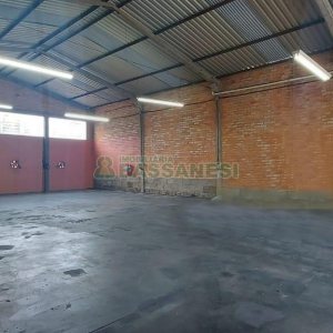 Pavilhão com 300m², no bairro Santa Lúcia em Caxias do Sul para Comprar