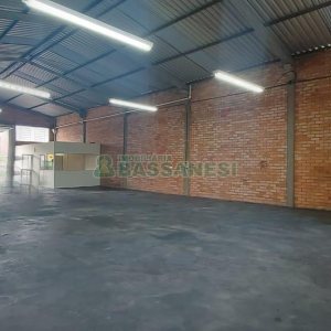 Pavilhão com 300m², no bairro Santa Lúcia em Caxias do Sul para Comprar