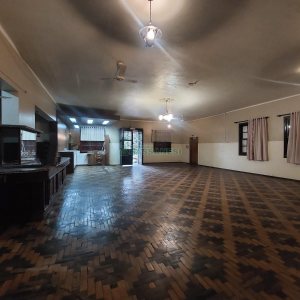 Loja com 400m², no bairro Ana Rech em Caxias do Sul para Alugar