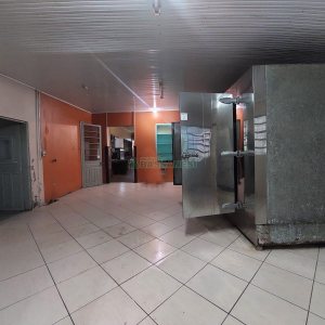 Loja com 400m², no bairro Ana Rech em Caxias do Sul para Alugar