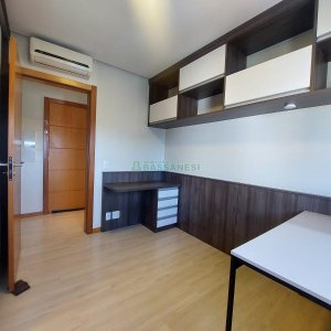 Apartamento com 86m², 2 dormitórios, 2 vagas, no bairro Lourdes em Caxias do Sul para Comprar