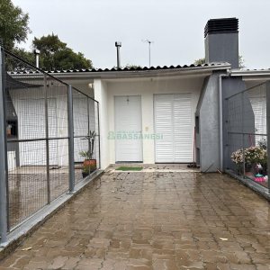 Casa com 52m², 2 dormitórios, 2 vagas, no bairro Ana Rech em Caxias do Sul para Alugar