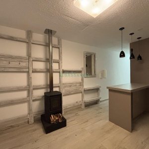Casa com 52m², 2 dormitórios, 2 vagas, no bairro Ana Rech em Caxias do Sul para Alugar