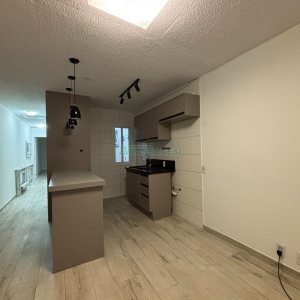 Casa com 52m², 2 dormitórios, 2 vagas, no bairro Ana Rech em Caxias do Sul para Alugar