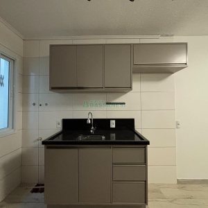 Casa com 52m², 2 dormitórios, 2 vagas, no bairro Ana Rech em Caxias do Sul para Alugar