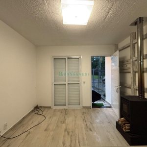 Casa com 52m², 2 dormitórios, 2 vagas, no bairro Ana Rech em Caxias do Sul para Alugar