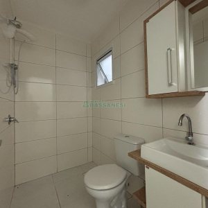 Casa com 52m², 2 dormitórios, 2 vagas, no bairro Ana Rech em Caxias do Sul para Alugar
