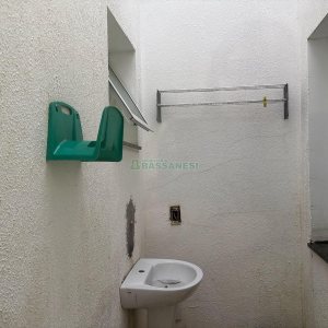 Casa com 52m², 2 dormitórios, 2 vagas, no bairro Ana Rech em Caxias do Sul para Alugar