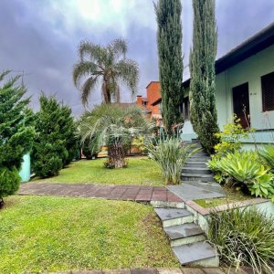Casa com 270m², 4 dormitórios, 4 vagas, no bairro Sagrada Família em Caxias do Sul para Alugar