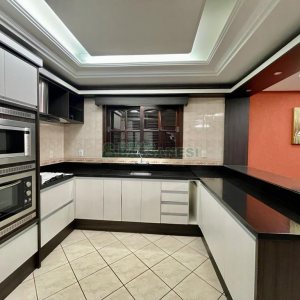 Casa com 270m², 4 dormitórios, 4 vagas, no bairro Sagrada Família em Caxias do Sul para Alugar