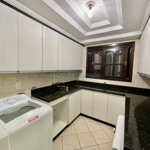Casa com 270m², 4 dormitórios, 4 vagas, no bairro Sagrada Família em Caxias do Sul para Alugar