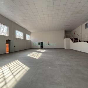 Loja com 400m², 8 vagas, no bairro São Pelegrino em Caxias do Sul para Alugar