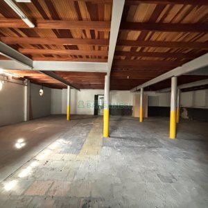 Loja com 400m², 8 vagas, no bairro São Pelegrino em Caxias do Sul para Alugar