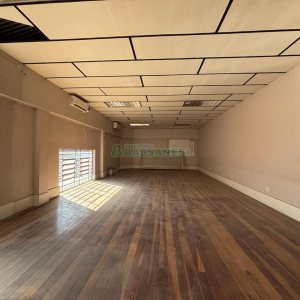 Loja com 400m², 8 vagas, no bairro São Pelegrino em Caxias do Sul para Alugar