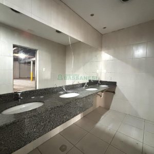 Loja com 400m², 8 vagas, no bairro São Pelegrino em Caxias do Sul para Alugar