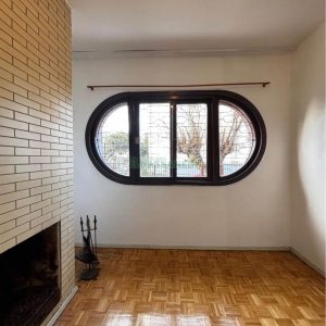 Casa com 148m², 2 dormitórios, 2 vagas, no bairro Medianeira em Caxias do Sul para Comprar