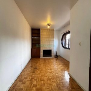 Casa com 148m², 2 dormitórios, 2 vagas, no bairro Medianeira em Caxias do Sul para Comprar