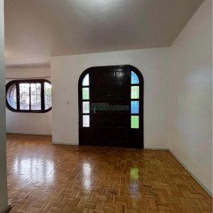 Casa com 148m², 2 dormitórios, 2 vagas, no bairro Medianeira em Caxias do Sul para Comprar