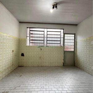 Casa com 148m², 2 dormitórios, 2 vagas, no bairro Medianeira em Caxias do Sul para Comprar