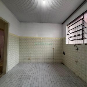 Casa com 148m², 2 dormitórios, 2 vagas, no bairro Medianeira em Caxias do Sul para Comprar