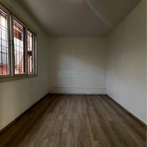 Casa com 148m², 2 dormitórios, 2 vagas, no bairro Medianeira em Caxias do Sul para Comprar