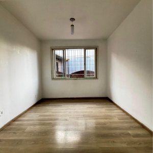 Casa com 148m², 2 dormitórios, 2 vagas, no bairro Medianeira em Caxias do Sul para Comprar