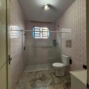Casa com 148m², 2 dormitórios, 2 vagas, no bairro Medianeira em Caxias do Sul para Comprar