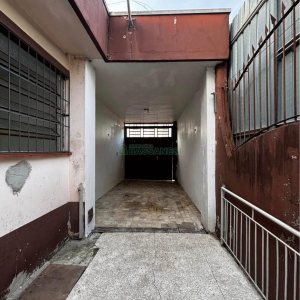 Casa com 148m², 2 dormitórios, 2 vagas, no bairro Medianeira em Caxias do Sul para Comprar