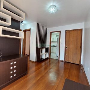 Apto Mobiliado com 57m², 2 dormitórios, 2 vagas, no bairro Universitário em Caxias do Sul para Alugar