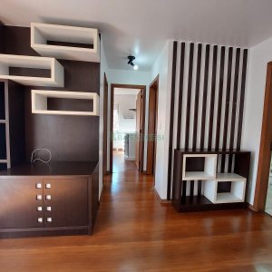 Apto Mobiliado com 57m², 2 dormitórios, 2 vagas, no bairro Universitário em Caxias do Sul para Alugar