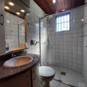 Apto Mobiliado com 57m², 2 dormitórios, 2 vagas, no bairro Universitário em Caxias do Sul para Alugar