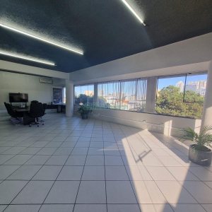Sala com 490m², no bairro Lourdes em Caxias do Sul para Alugar