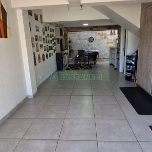 Sobrado com 139m², 3 dormitórios, 2 vagas, no bairro Nossa Senhora da Saúde em Caxias do Sul para Comprar