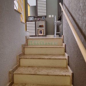 Sobrado com 139m², 3 dormitórios, 2 vagas, no bairro Nossa Senhora da Saúde em Caxias do Sul para Comprar