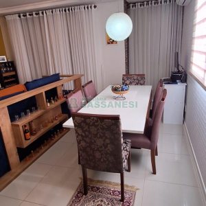 Sobrado com 139m², 3 dormitórios, 2 vagas, no bairro Nossa Senhora da Saúde em Caxias do Sul para Comprar