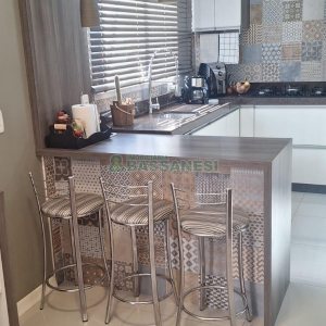Sobrado com 139m², 3 dormitórios, 2 vagas, no bairro Nossa Senhora da Saúde em Caxias do Sul para Comprar