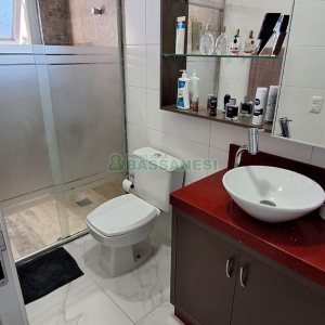 Sobrado com 139m², 3 dormitórios, 2 vagas, no bairro Nossa Senhora da Saúde em Caxias do Sul para Comprar
