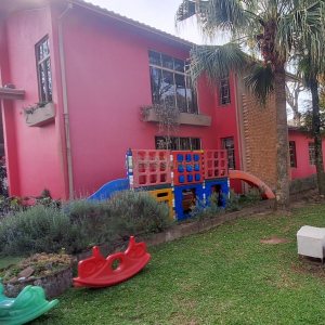 Casa com 400m², 4 dormitórios, 3 vagas, no bairro Santa Lúcia em Caxias do Sul para Comprar